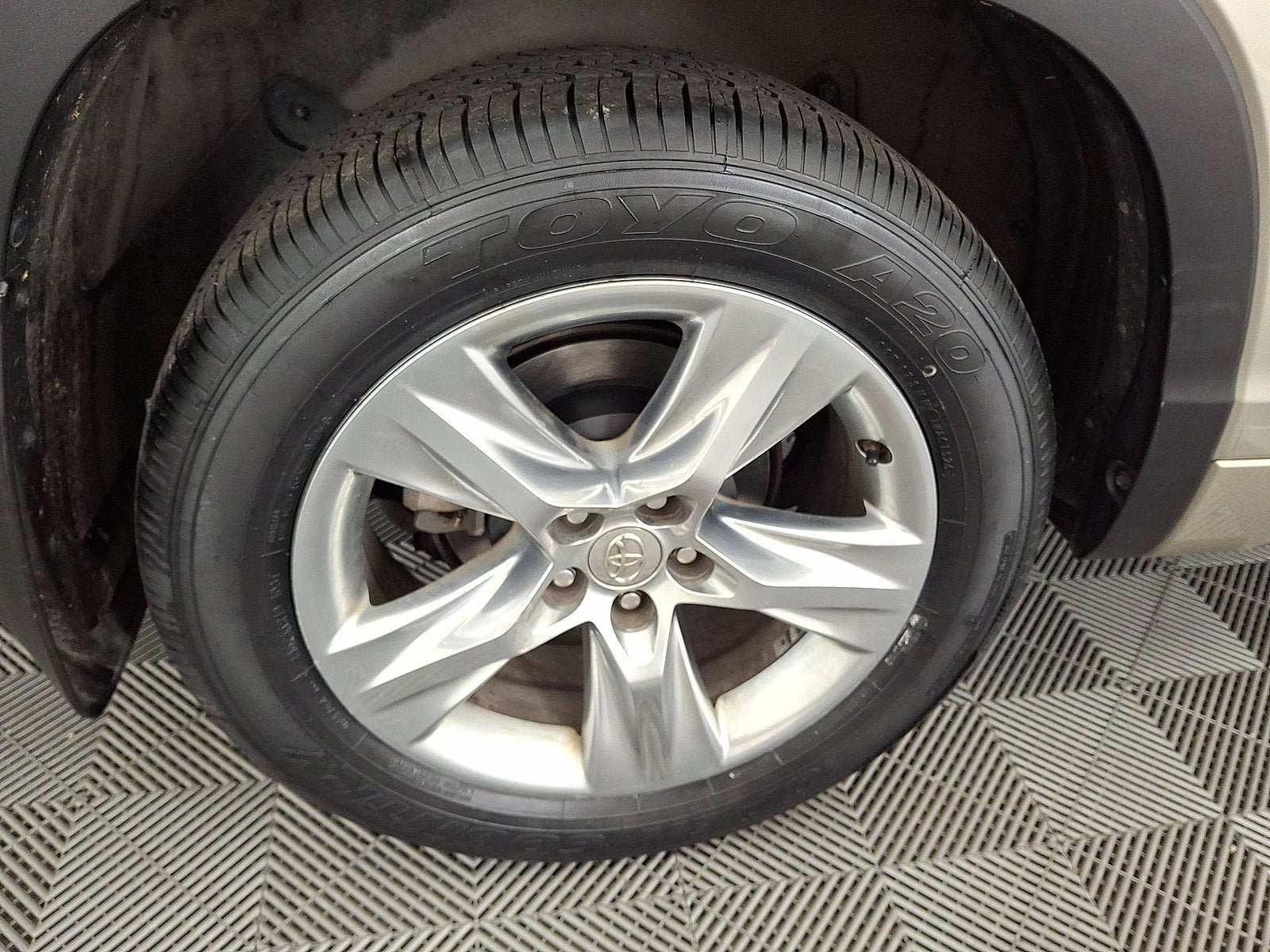 Used 2015 Toyota Highlander Limited AWD/4WD image 19