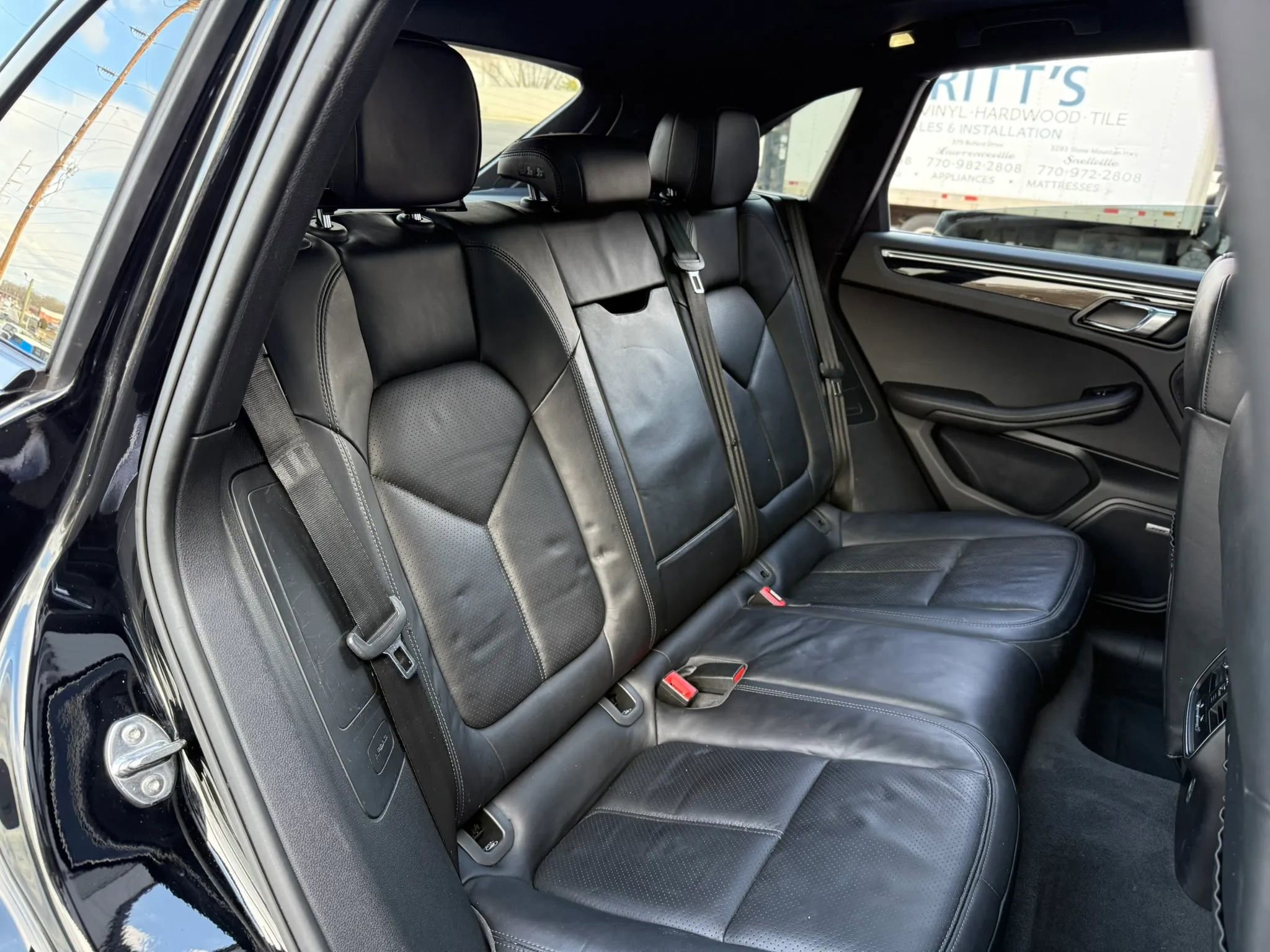 Used 2017 Porsche Macan AWD/4WD image 31