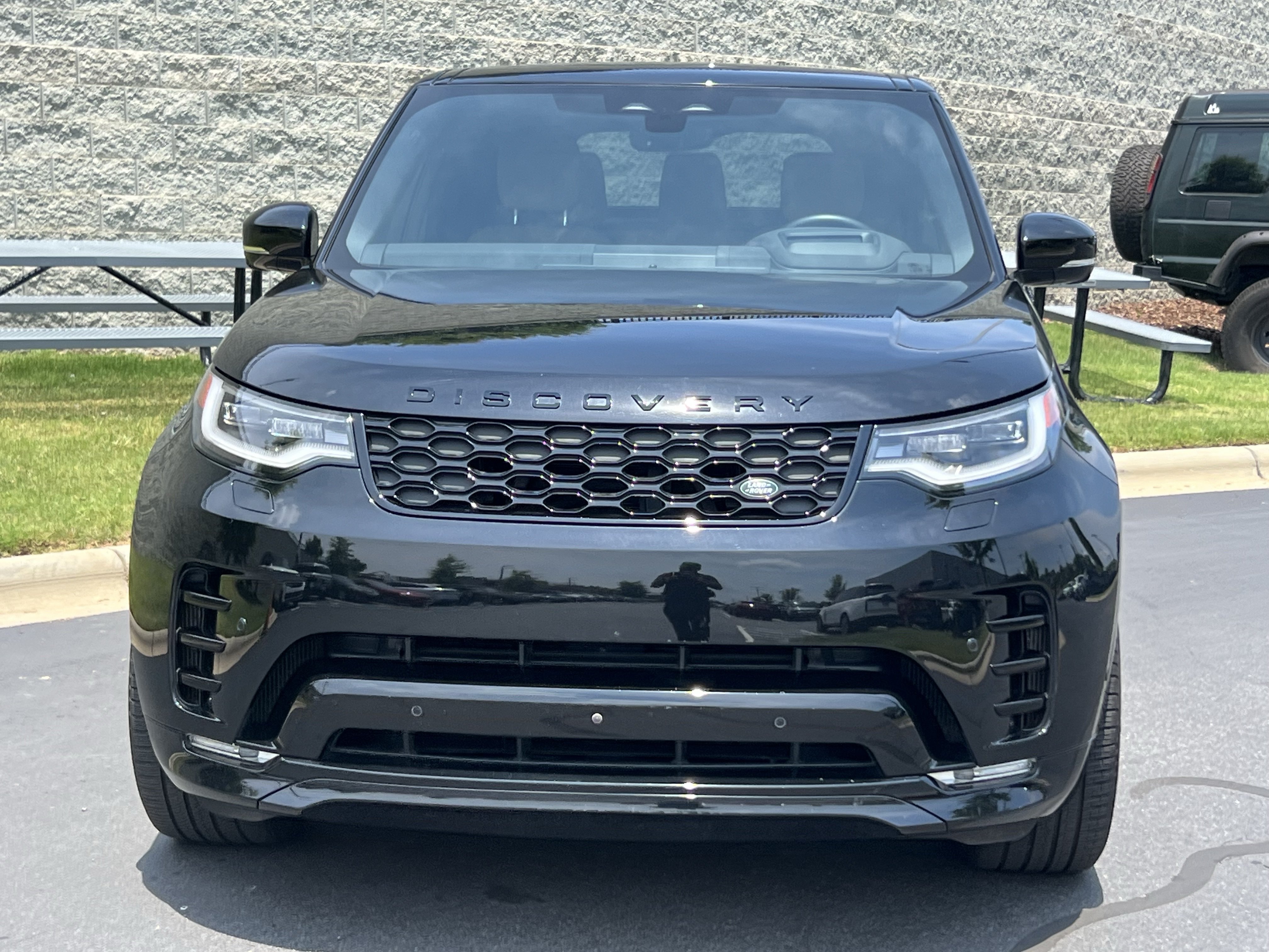 Certified 2025 Land Rover Discovery Dynamic SE AWD/4WD image 10