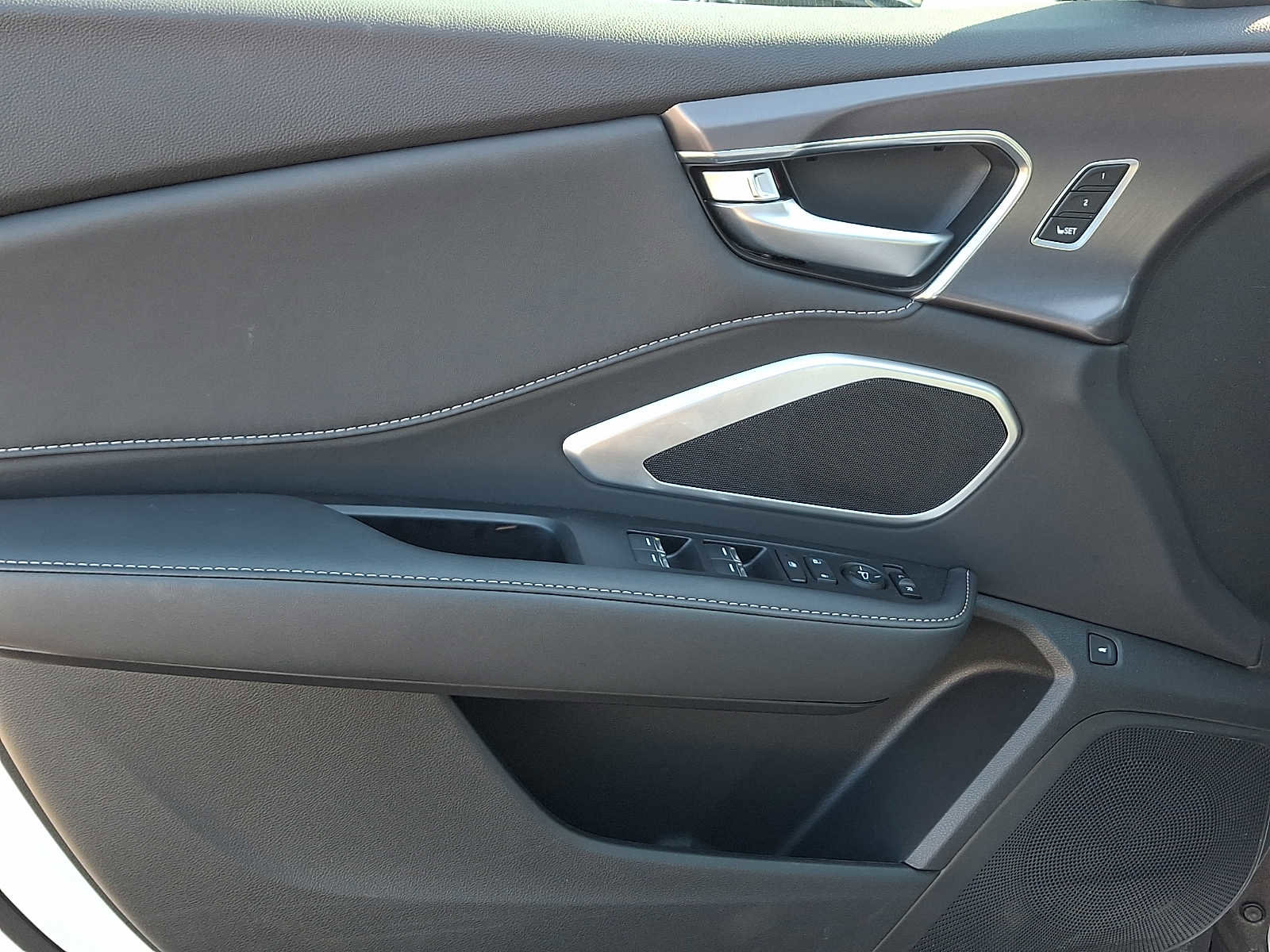 Used 2026 Acura RDX SH-AWD image 12