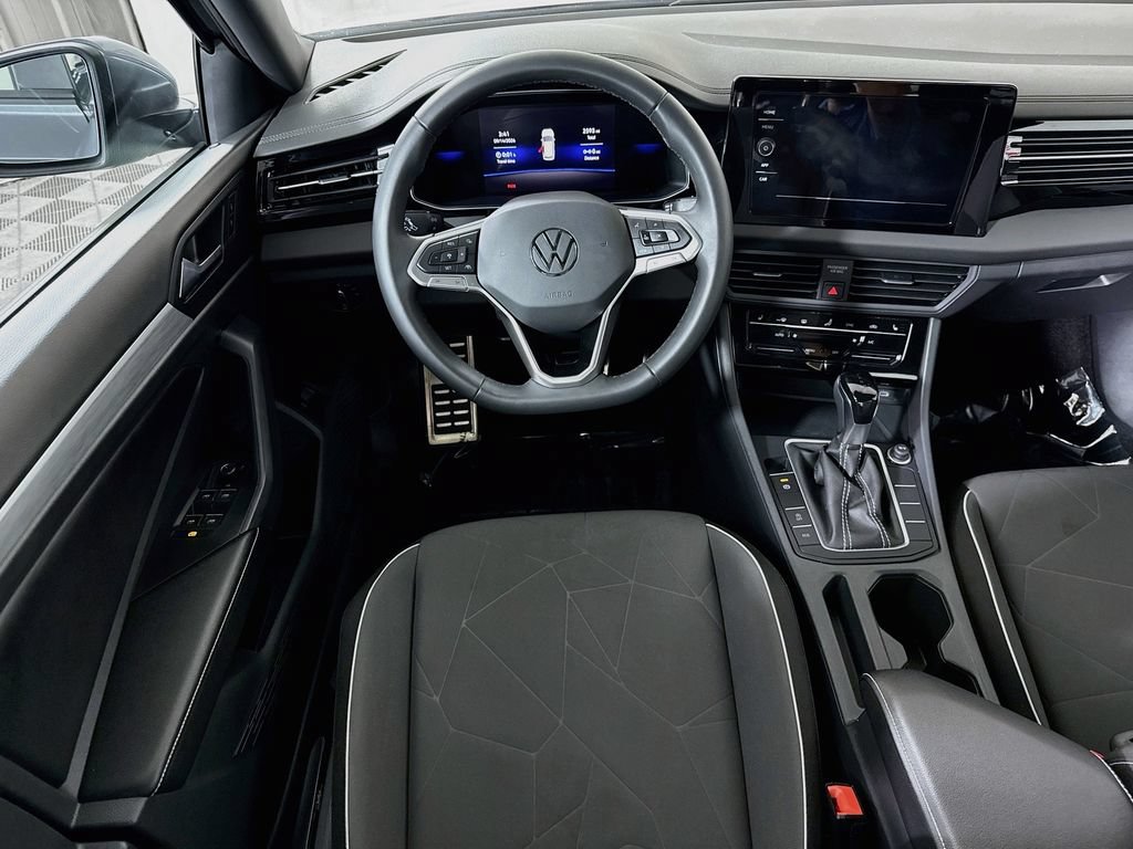 Used 2026 Volkswagen Jetta Sport FWD image 3