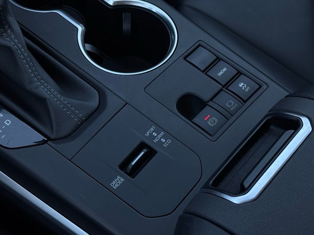 Used 2024 Toyota Highlander XLE FWD image 36