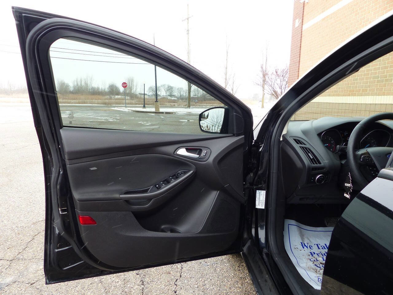 Used 2016 Ford Focus SE w/ Equipment Group 201A FWD image 17