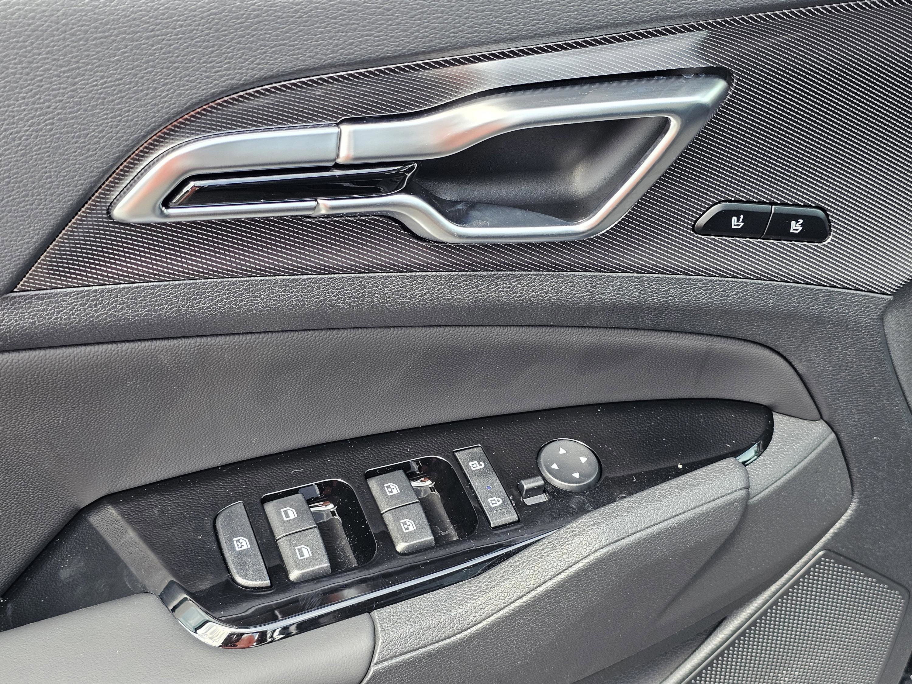 Used 2025 Kia Sportage SX image 10