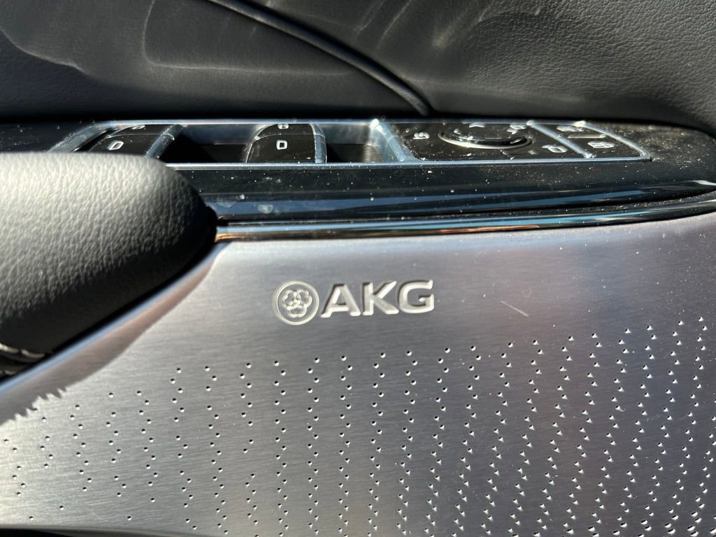 Used 2023 Cadillac Lyriq 2WD image 40