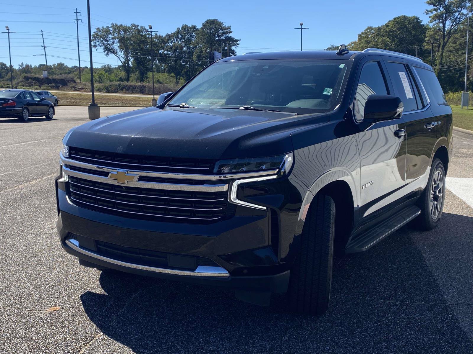 Used 2023 Chevrolet Tahoe LT w/ Luxury Package RWD image 3