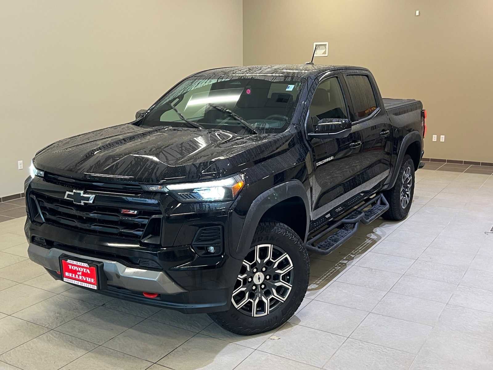 Used 2024 Chevrolet Colorado Z71 w/ Z71 Convenience Package 2