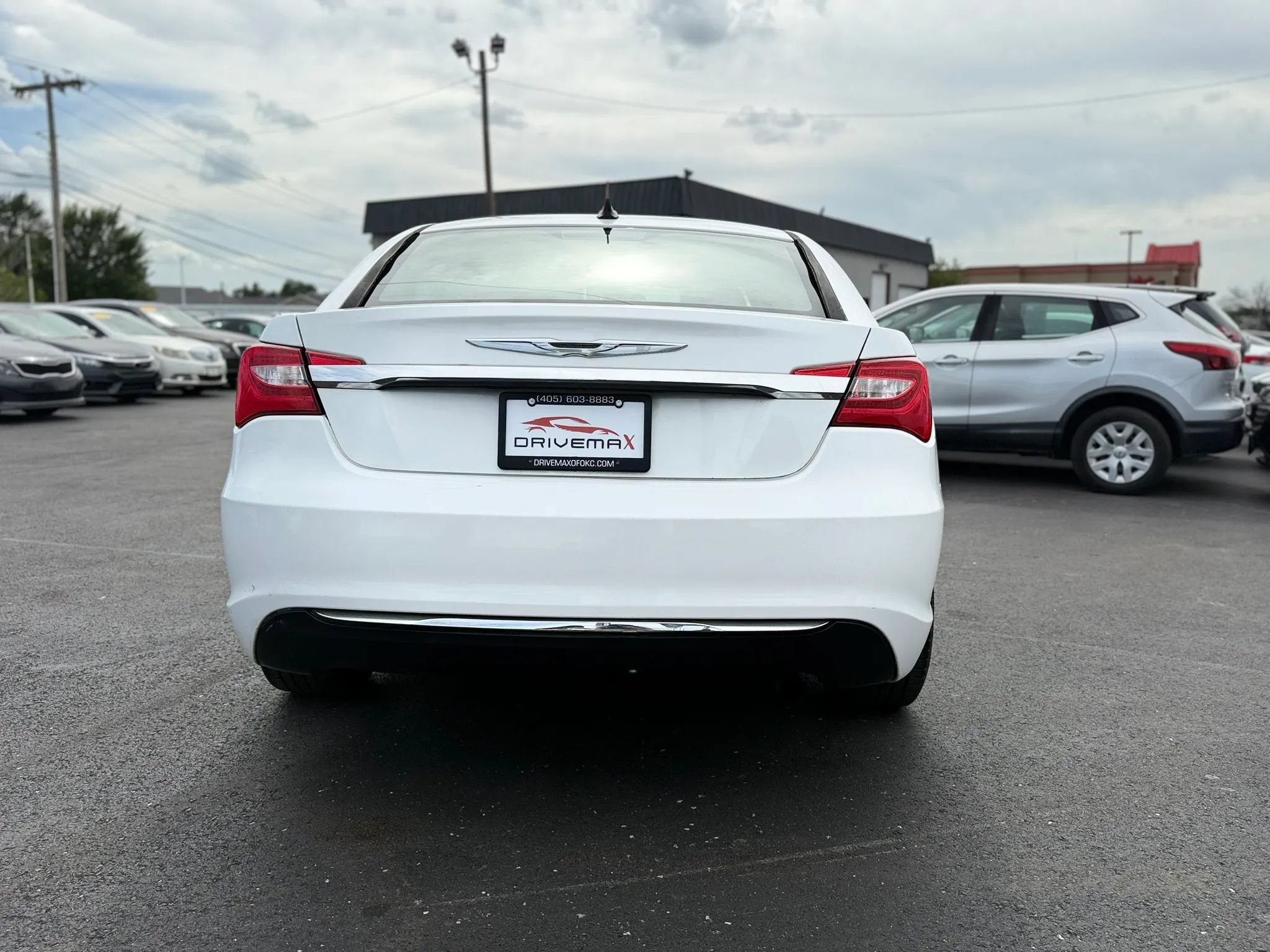 Used 2013 Chrysler 200 Touring FWD image 4