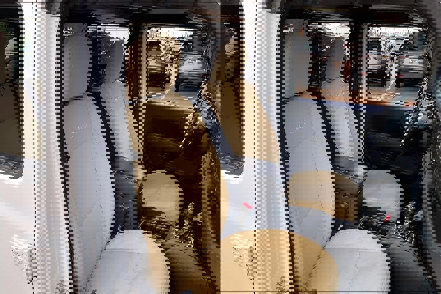 Used 2021 Jeep Wrangler Unlimited Sahara image 9