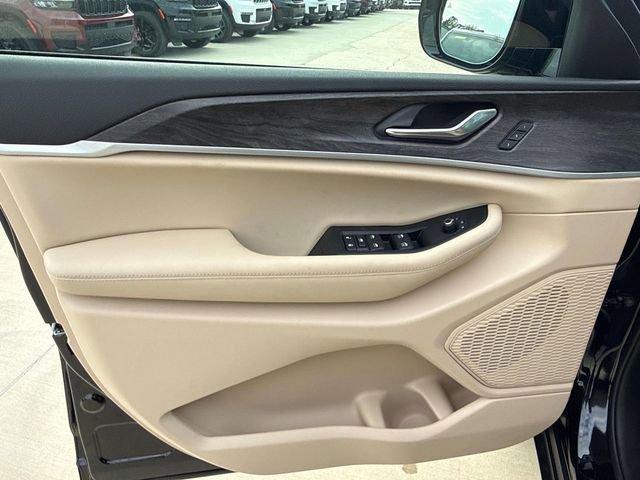 New 2025 Jeep Grand Cherokee L Limited w/ Luxury Tech Group II RWD image 11