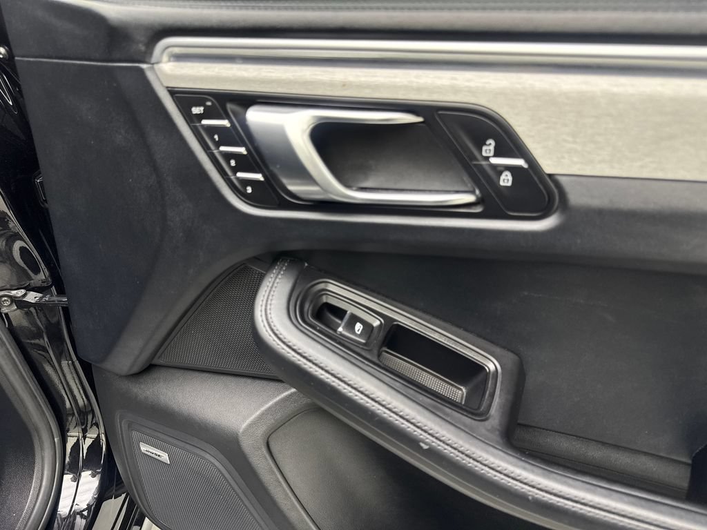 Used 2020 Porsche Macan Turbo AWD/4WD image 48