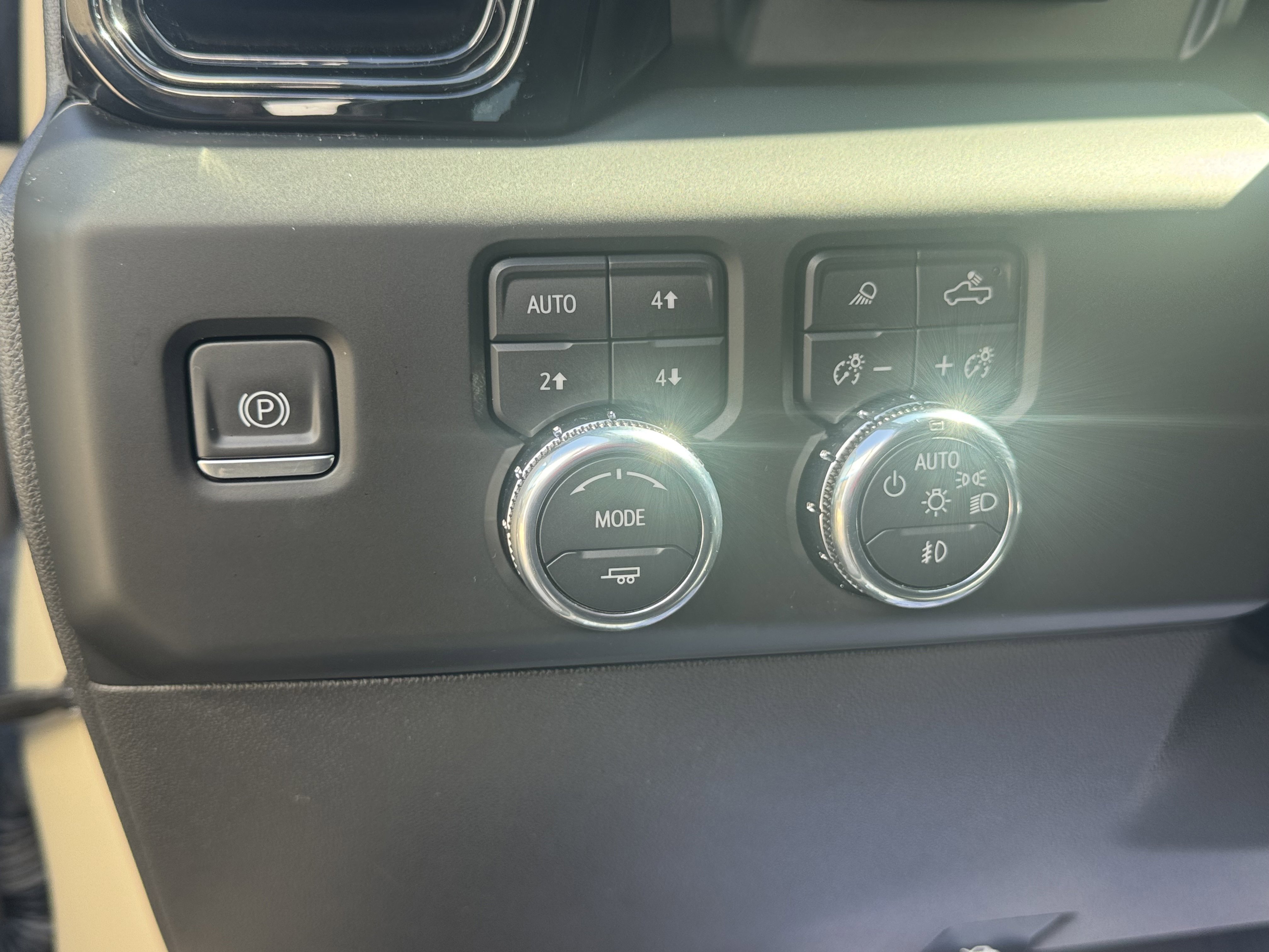 Used 2022 GMC Sierra 1500 AT4 w/ AT4 Premium Package AWD/4WD image 14