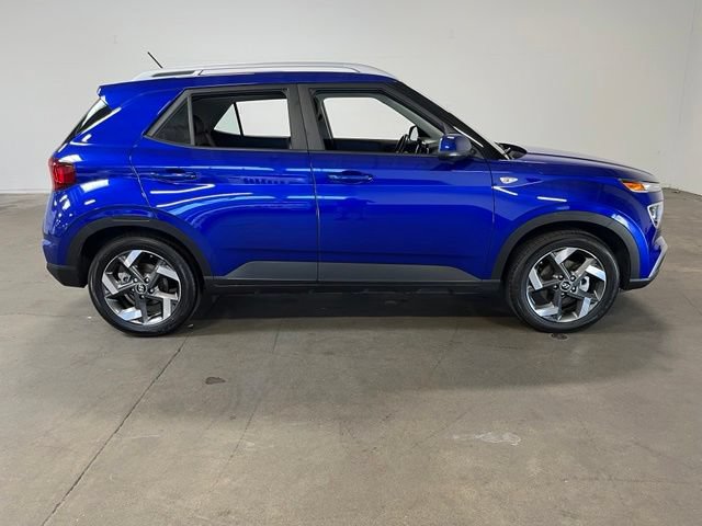 Used 2025 Hyundai Venue Limited FWD image 2