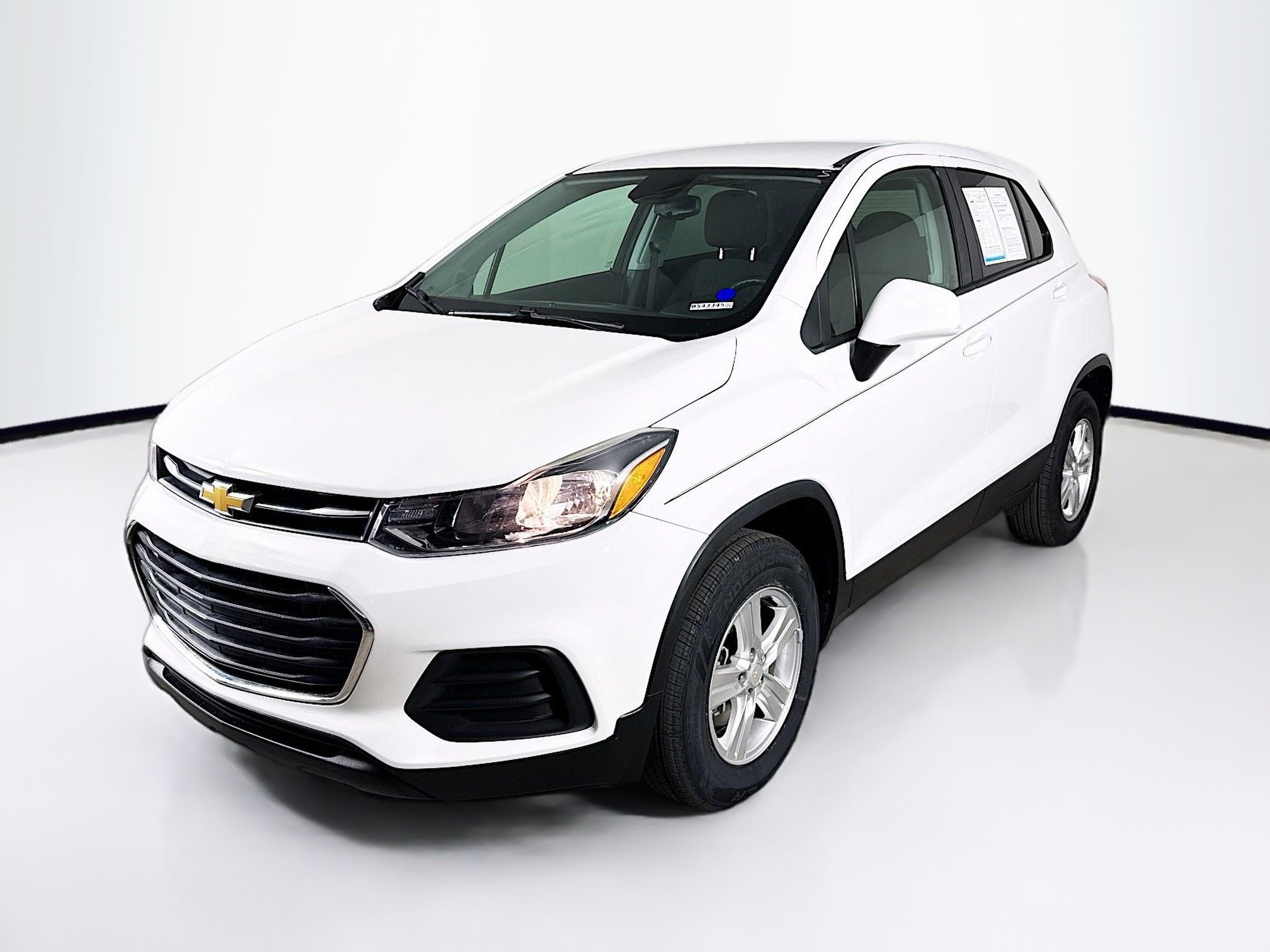 Used 2022 Chevrolet Trax LS w/ Tint and Cruise Package image 4