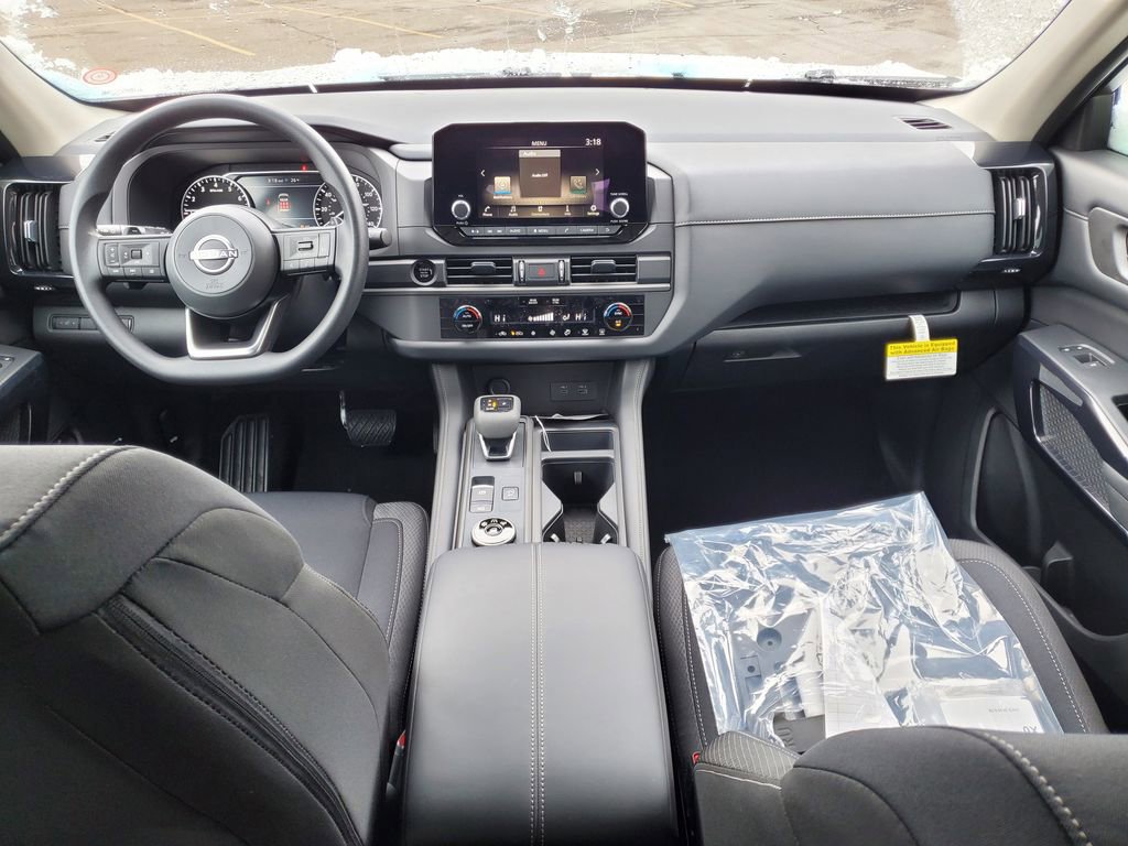 New 2025 Nissan Pathfinder S image 13