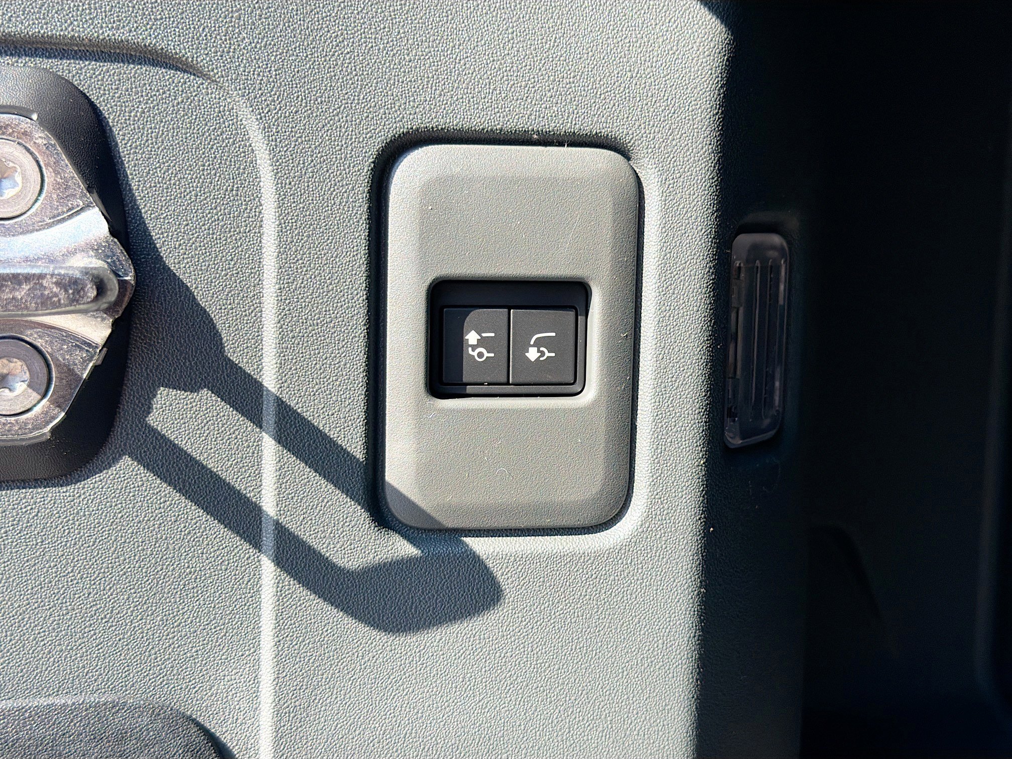 New 2026 Land Rover Defender 110 OCTA image 44