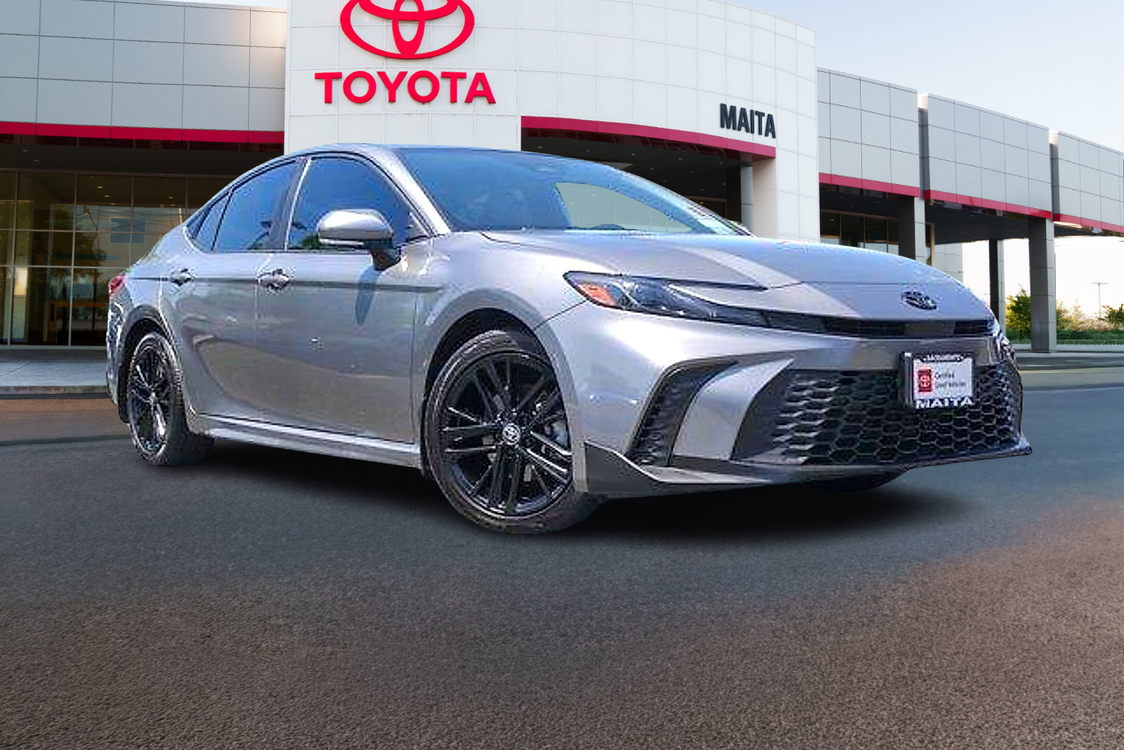Used 2025 Toyota Camry SE w/ Multimedia Upgrade Package FWD image 1