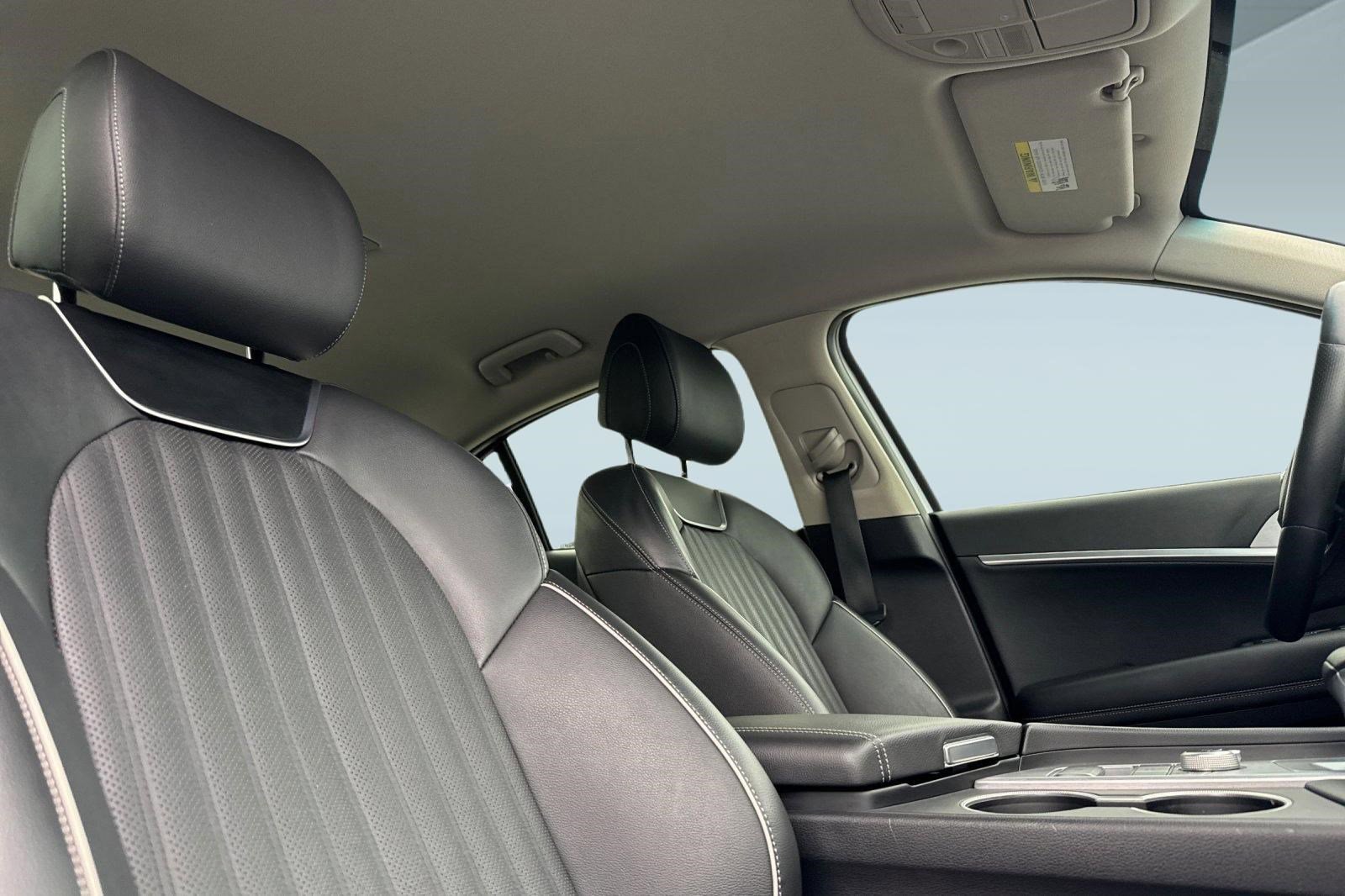 Used 2019 Genesis G70 3.3T Advanced image 27