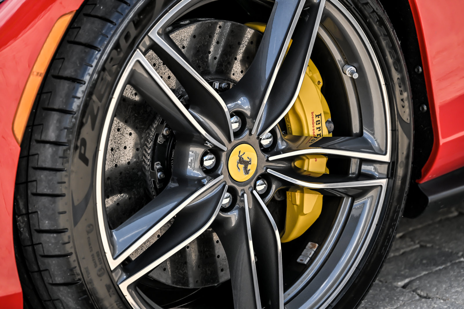 Used 2024 Ferrari Roma Spider RWD image 8