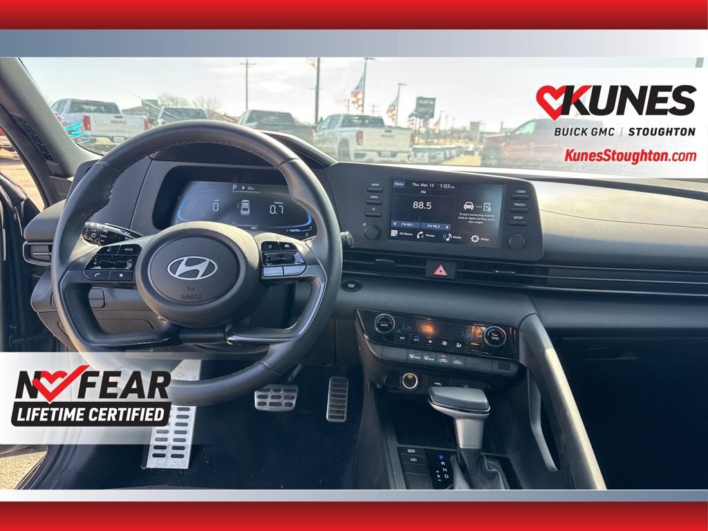 Used 2025 Hyundai Elantra Sport image 40