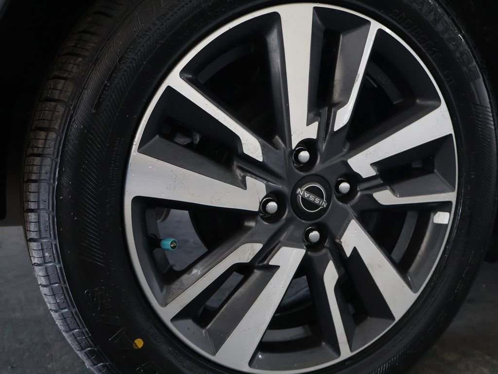 Used 2023 Nissan Versa SV image 28