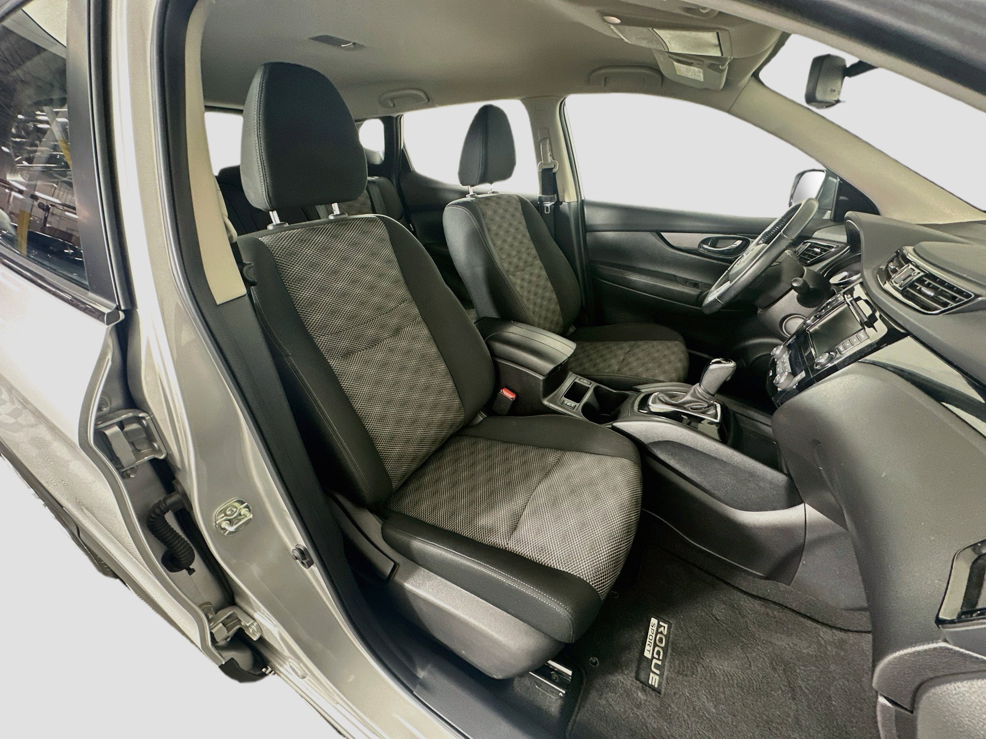 Used 2021 Nissan Rogue Sport SV FWD image 30