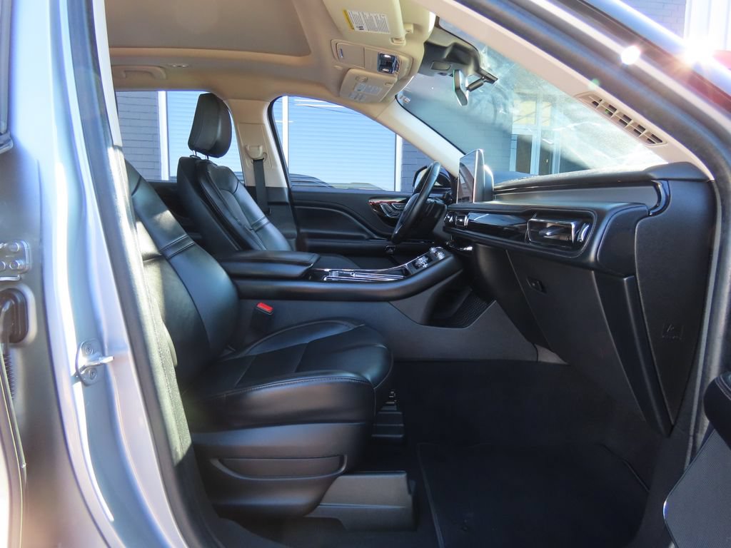 Used 2023 Lincoln Aviator AWD w/ Premium Package image 43
