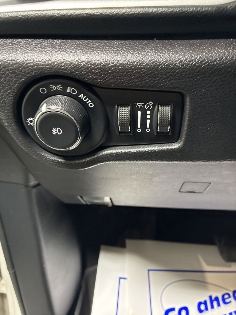 Used 2020 Chrysler Pacifica Touring w/ S Appearance Package image 15