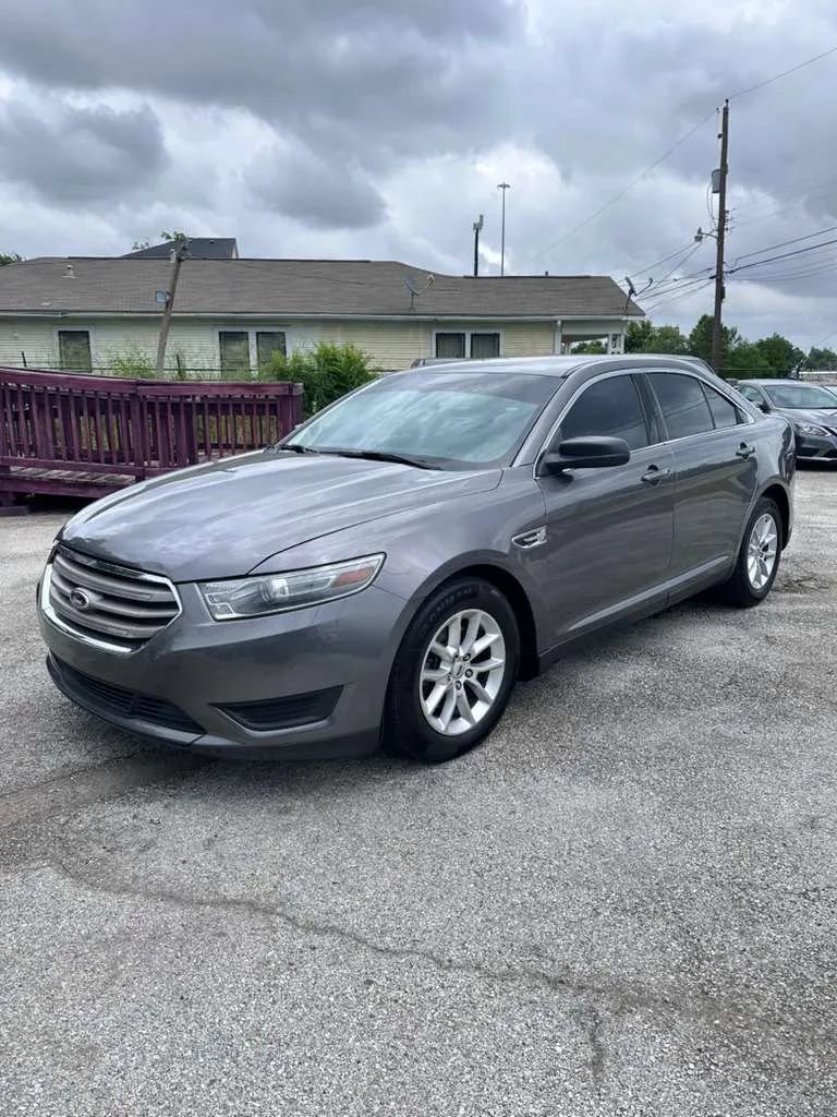 Used 2014 Ford Taurus SE FWD image 4