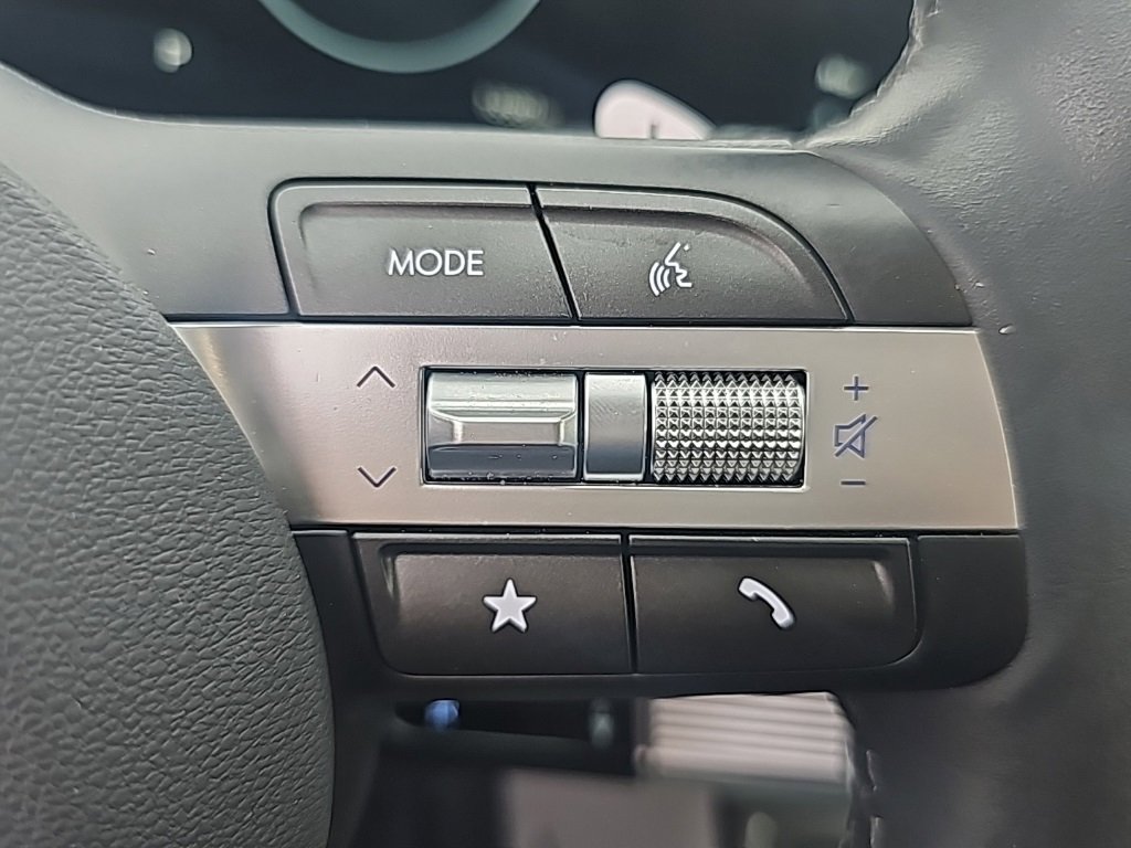 Used 2024 Hyundai Kona Limited image 19