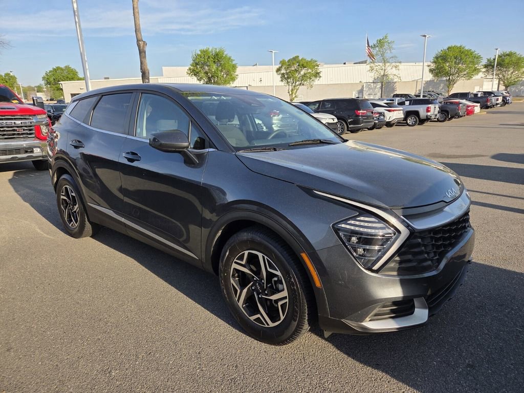 Used 2024 Kia Sportage LX image 9
