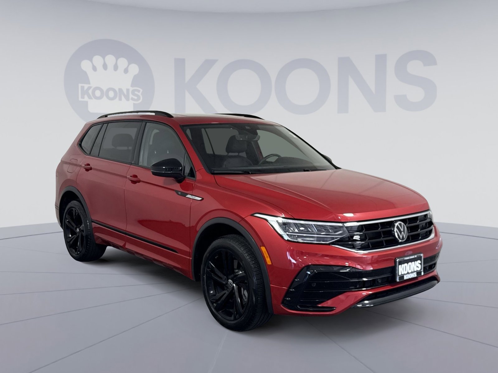 Used 2024 Volkswagen Tiguan SE R-Line AWD/4WD image 10