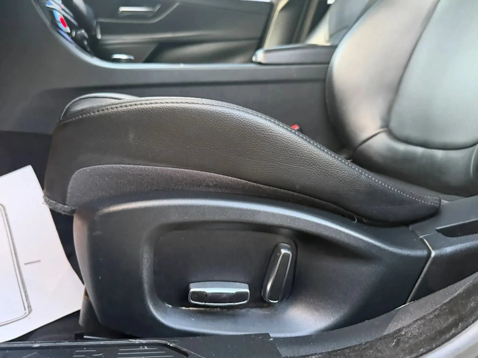 Used 2017 Jaguar XE RWD image 32