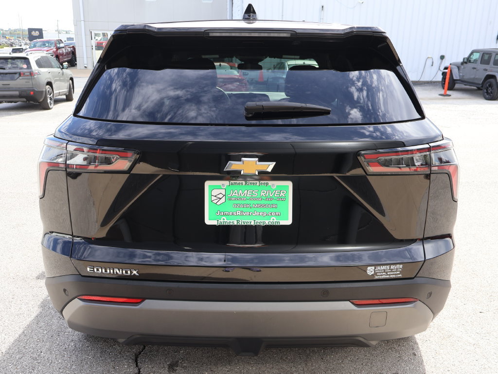 Used 2026 Chevrolet Equinox LT w/ Convenience Package II FWD image 4