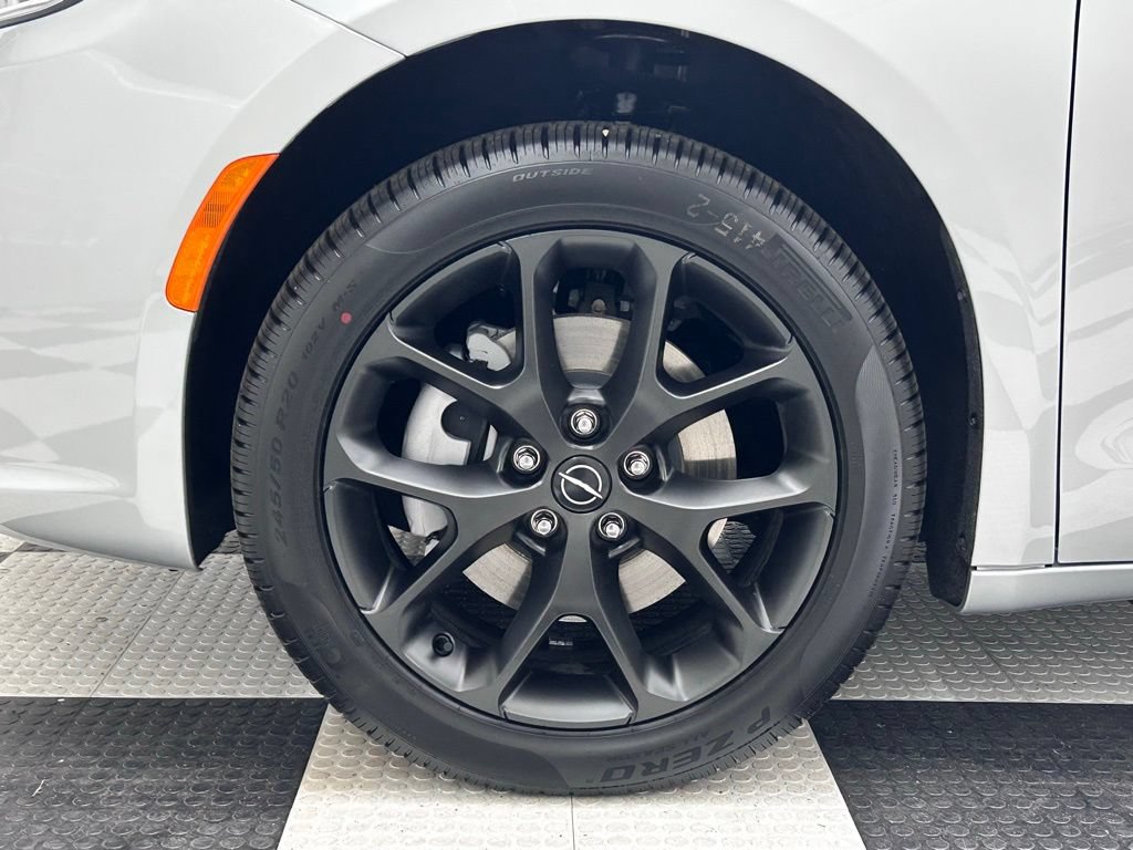 New 2026 Chrysler Pacifica Limited w/ S Appearance Package AWD/4WD image 8