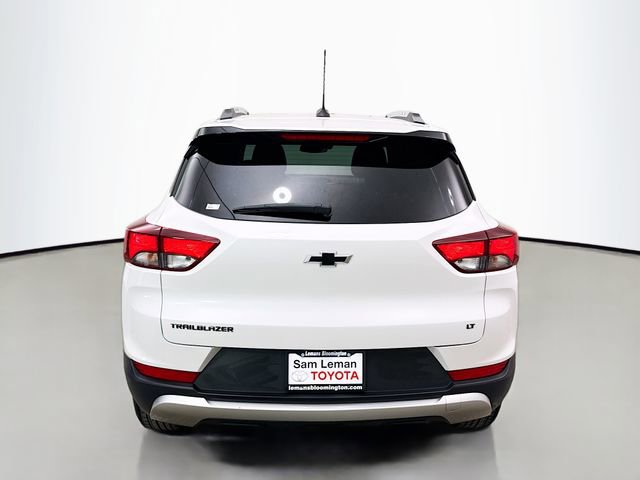 Used 2022 Chevrolet TrailBlazer LT w/ LPO, Blackout Package FWD image 6