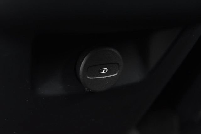 Used 2025 Volvo XC90 B6 Plus AWD/4WD image 24