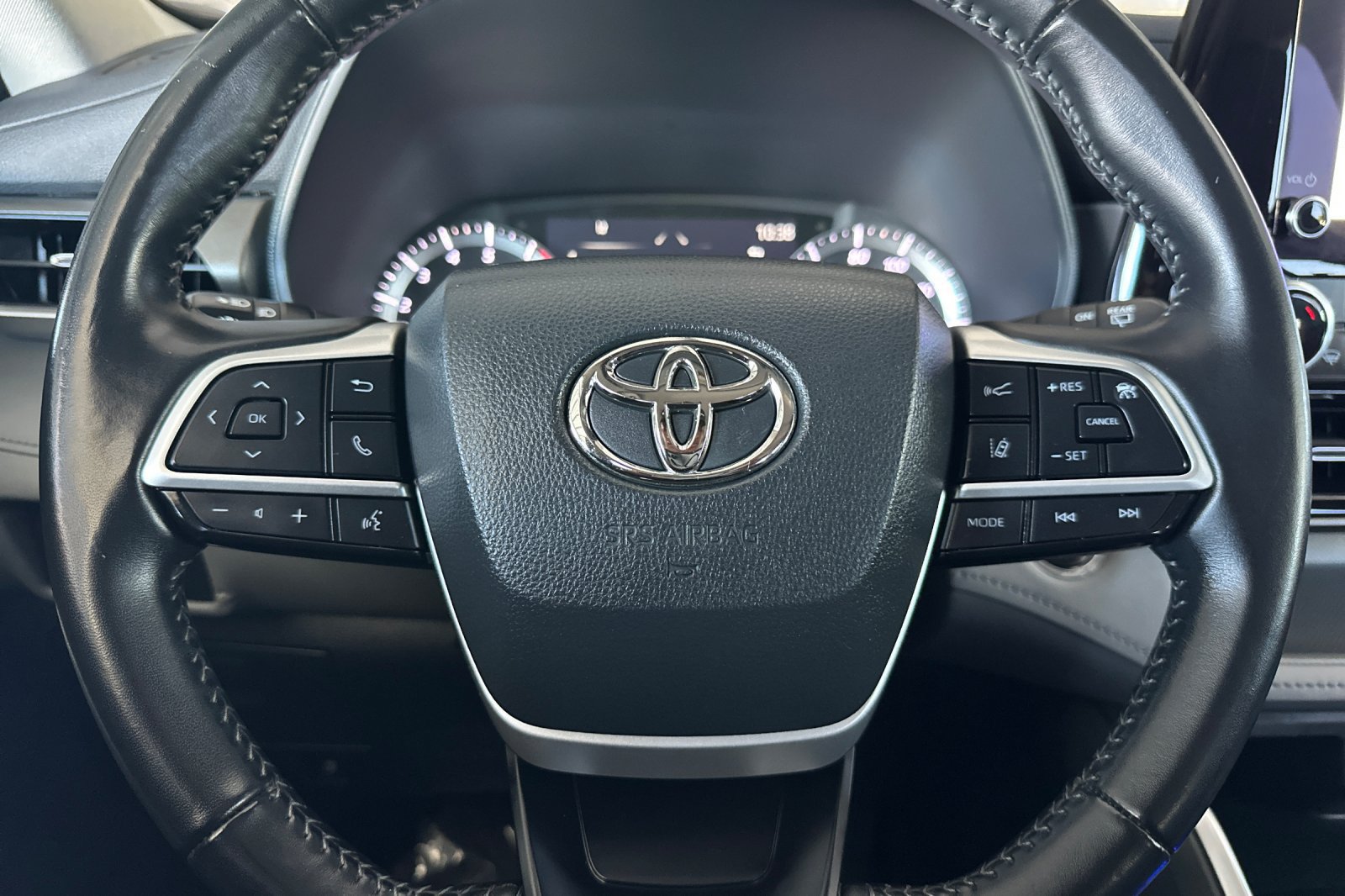 Used 2023 Toyota Highlander LE FWD image 26