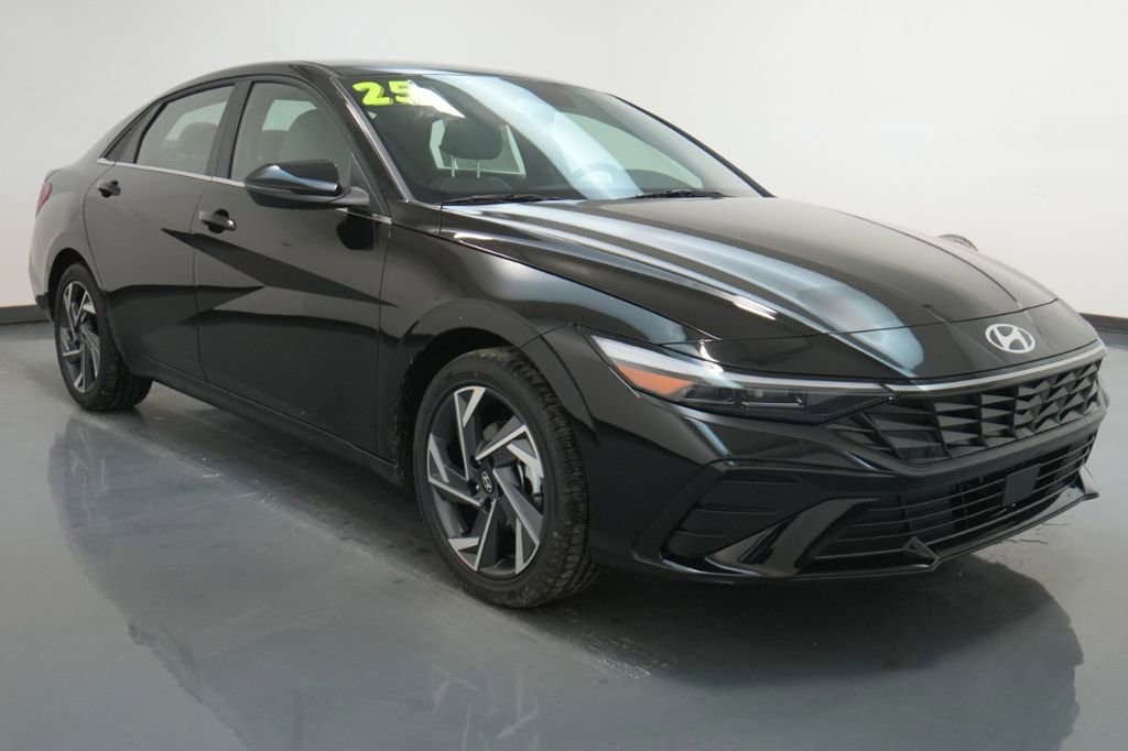 New 2025 Hyundai Elantra Limited image 1