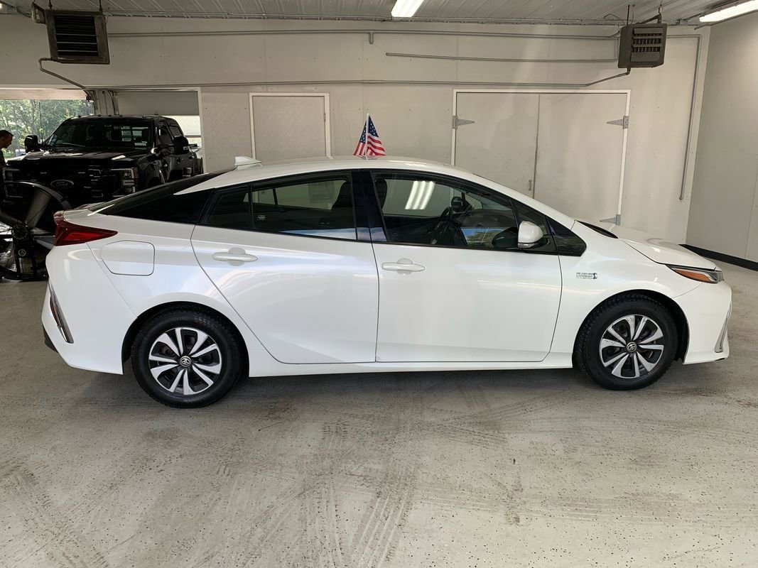 Used 2018 Toyota Prius Prime Plus image 11