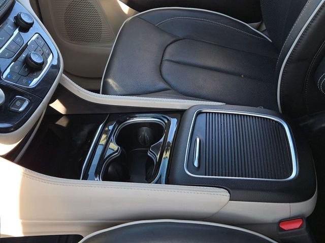 Used 2023 Chrysler Pacifica Limited image 21