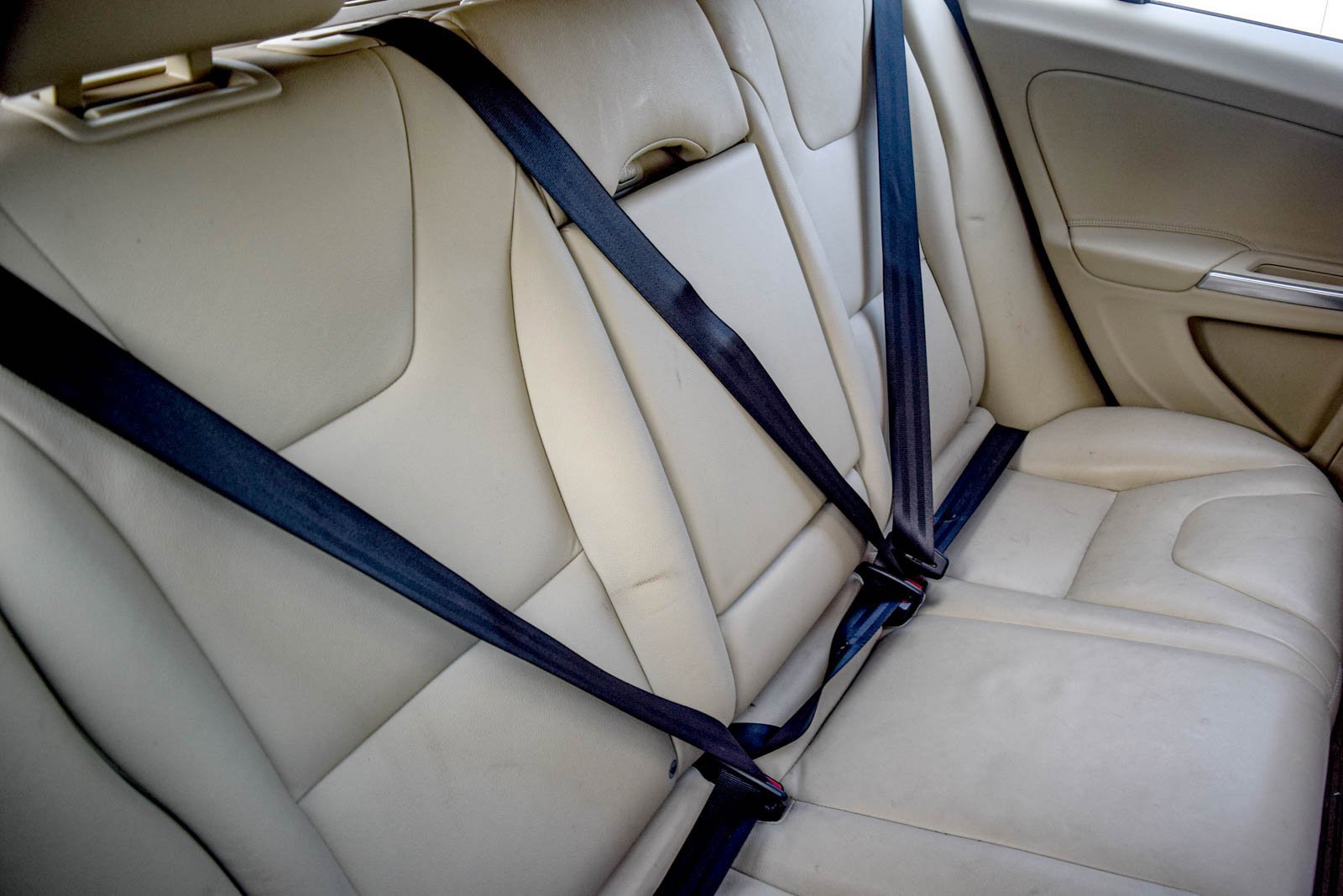 Used 2015 Volvo V60 T5 Premier image 10