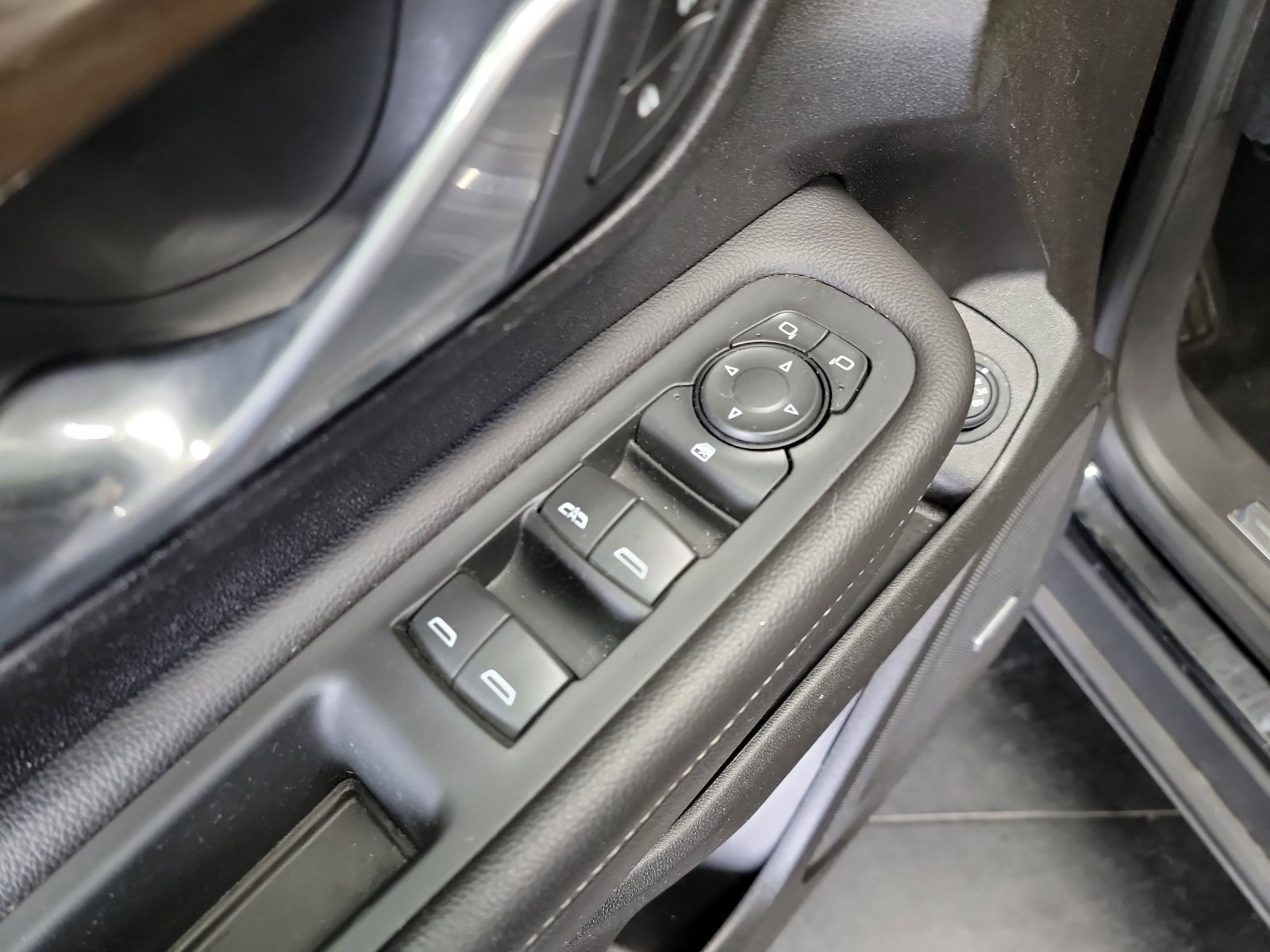 Used 2018 GMC Terrain Denali w/ Driver Alert Package II FWD image 11