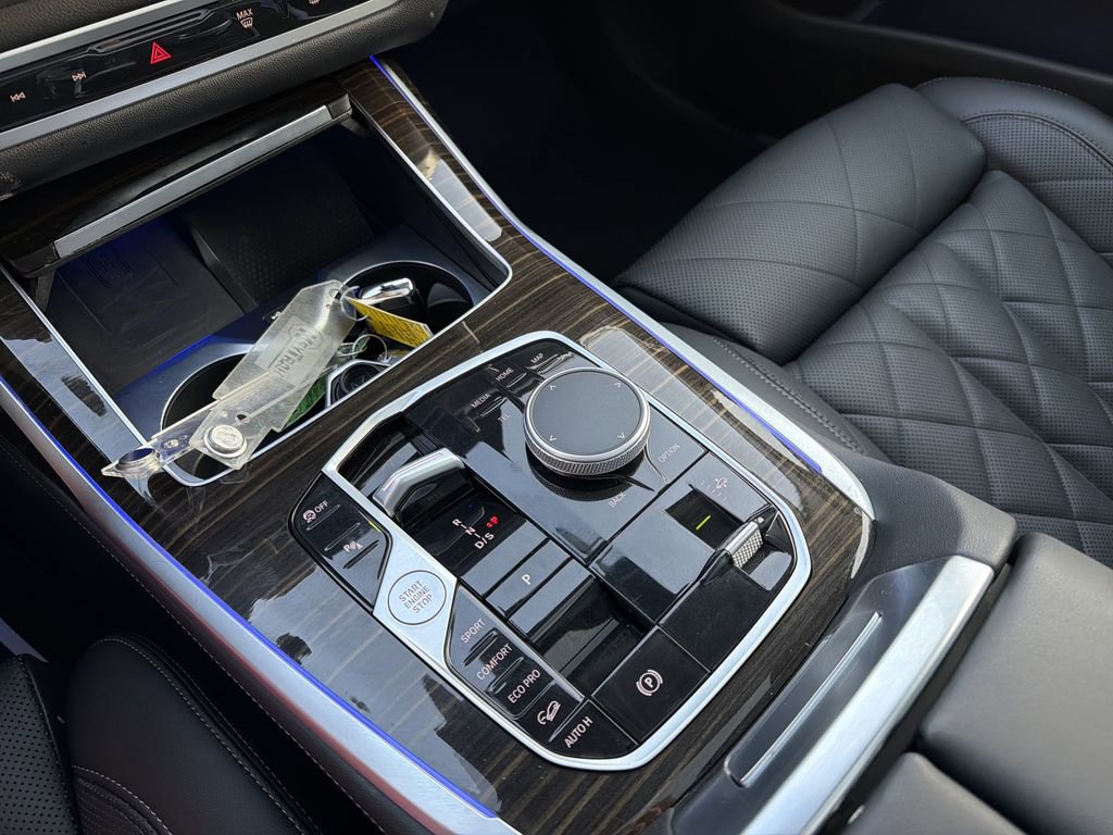 Used 2025 BMW X7 xDrive40i image 31