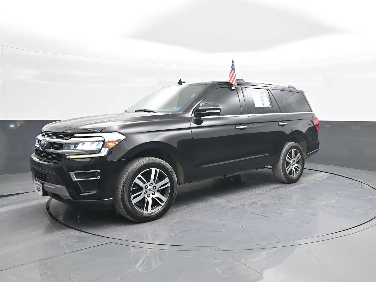 Used 2023 Ford Expedition Limited image 4