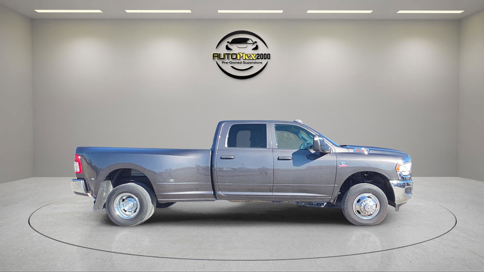 Used 2024 RAM 3500 Tradesman w/ Chrome Appearance Group image 8