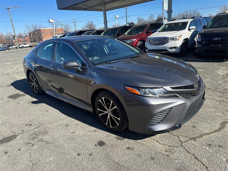 Used 2019 Toyota Camry SE FWD image 3