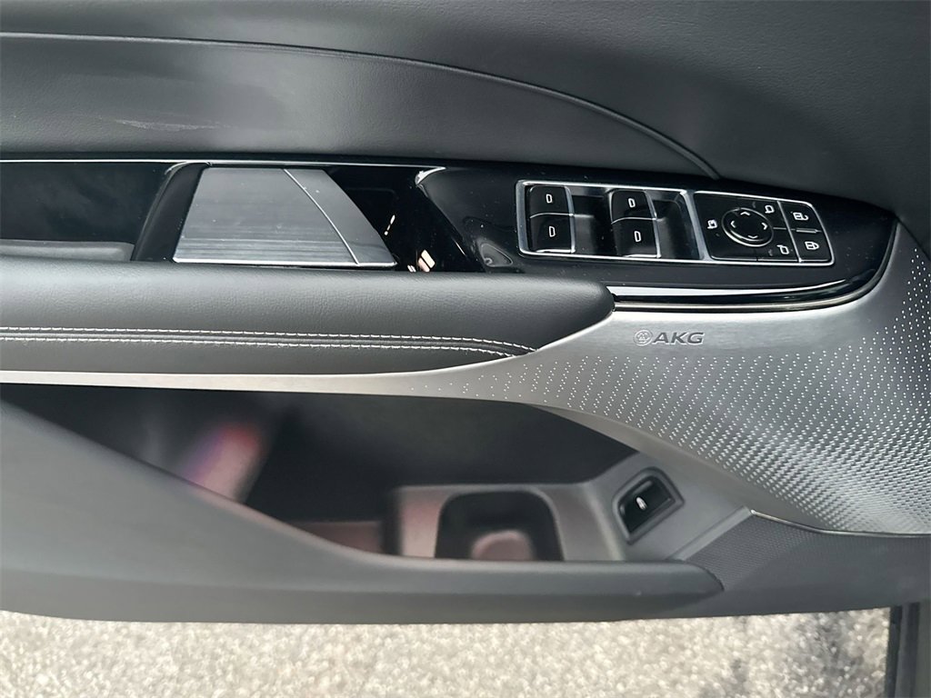 Used 2024 Cadillac Lyriq Luxury image 15