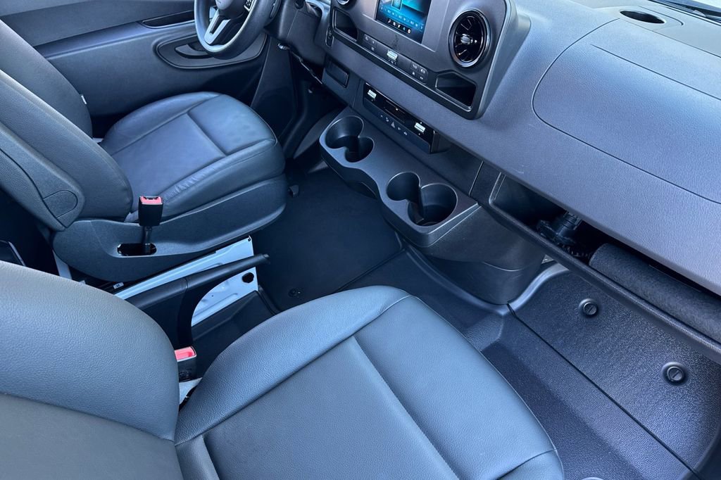 Used 2024 Mercedes-Benz Sprinter 2500 image 13