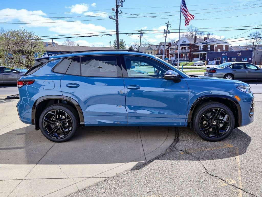 New 2026 Volkswagen Tiguan SE R-Line AWD/4WD image 6